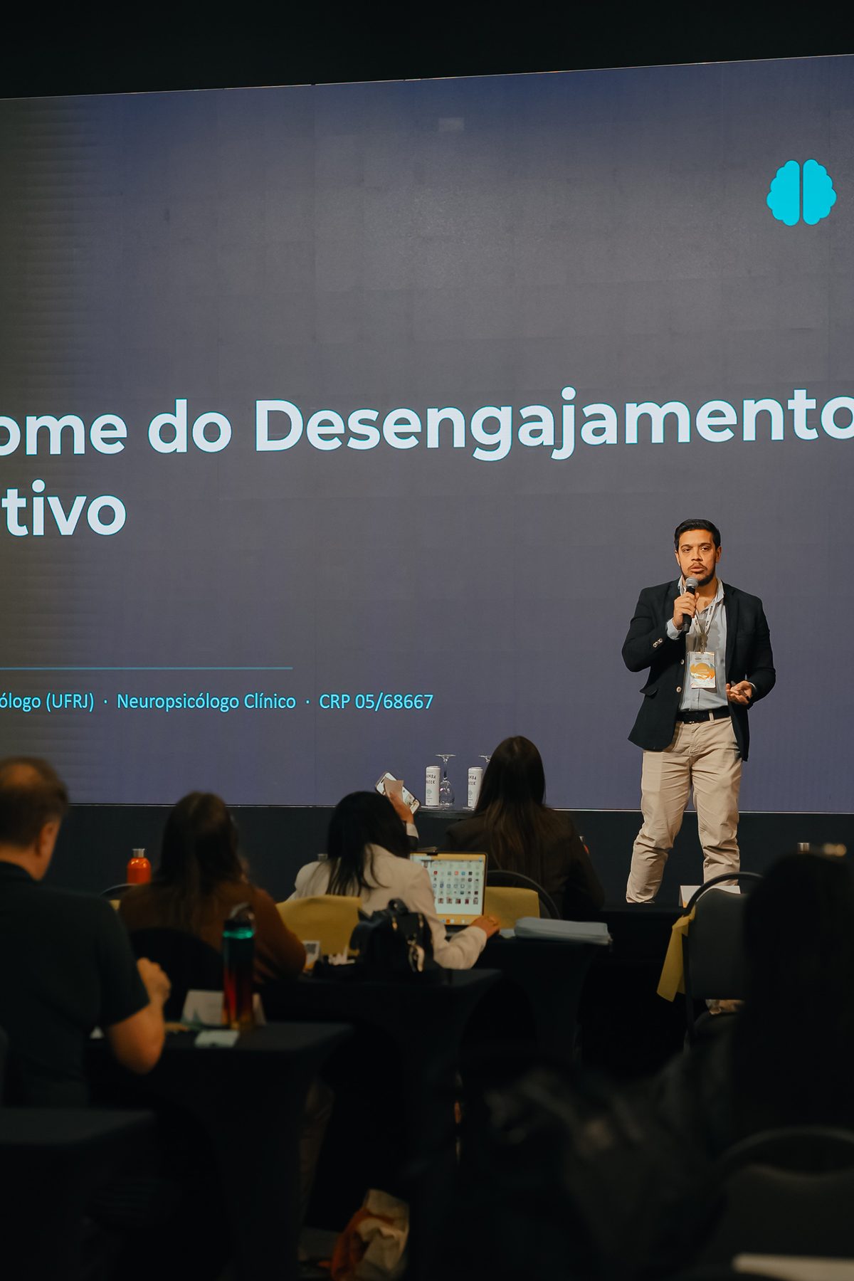 Lucas de Andrade ministrando aula